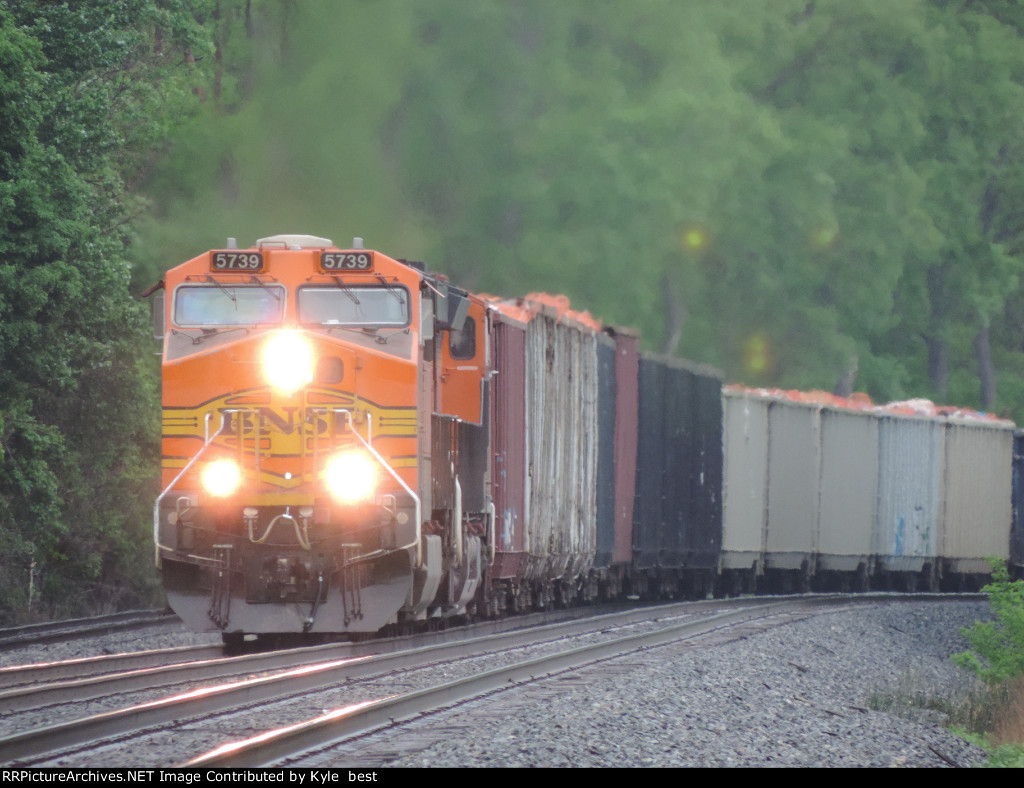 BNSF 5739 on X567 